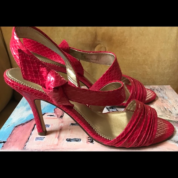 Lovely Heels - Picture 3 of 3